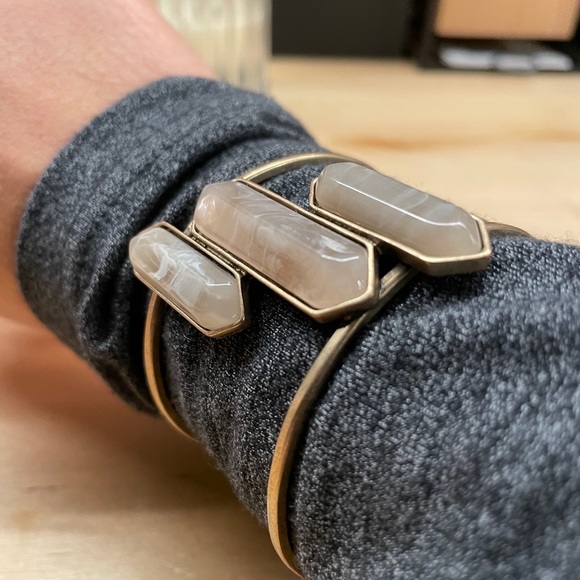 Cuff bracelet in rose gold metal with quartz - Picture 4 of 7